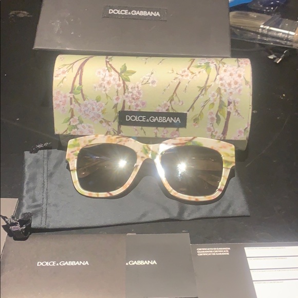 New Dolce and Gabanna almond flower sunglasses. - Picture 1 of 9